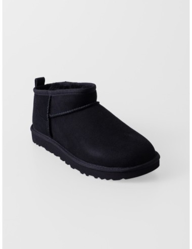 Botín Classic Ultra Mini UGG en color negro