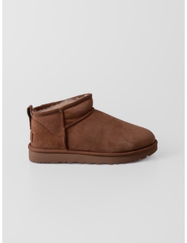 Botín Classic Ultra Mini UGG en color castaño
