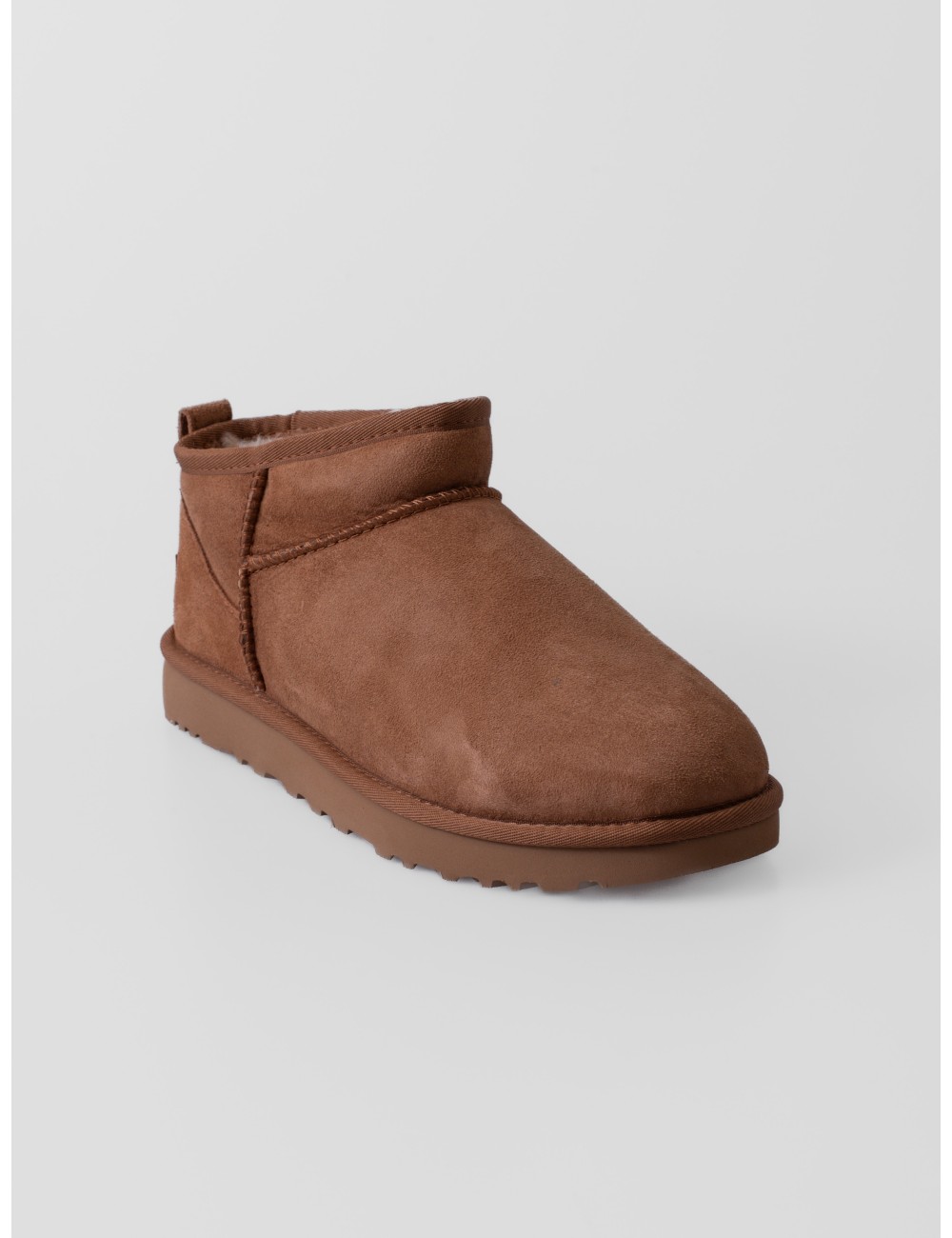 Botín Classic Ultra Mini UGG en color castaño