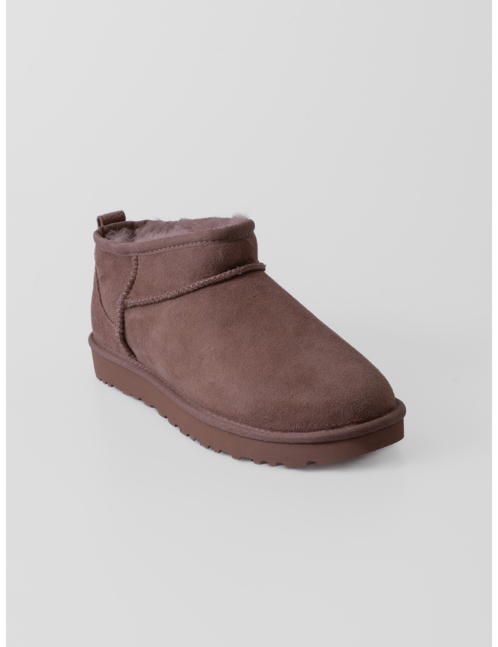 Botín Classic Ultra Mini de UGG en color Caribou
