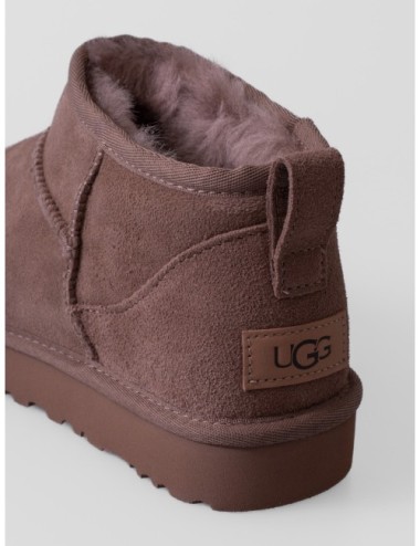 Botín Classic Ultra Mini de UGG en color Caribou