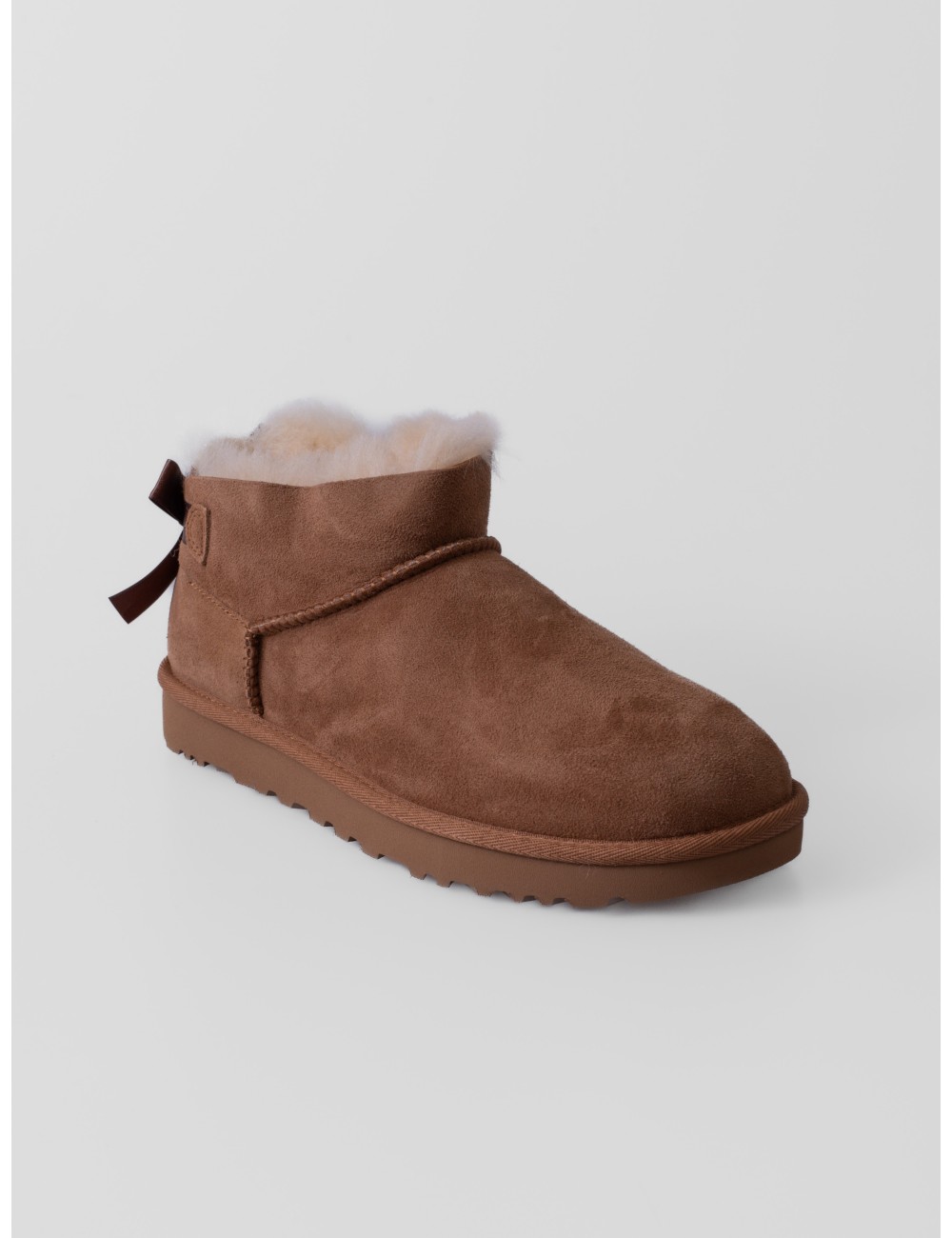 Botín Ultra Mini Bailey Bow de UGG en color Chestnut