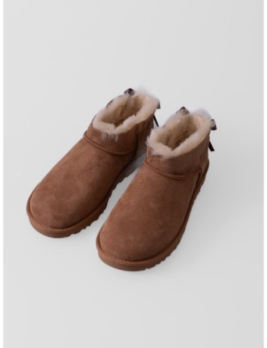 Botín Ultra Mini Bailey Bow de UGG en color Chestnut