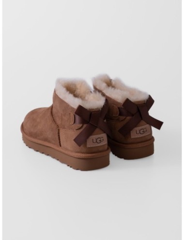 Botín Ultra Mini Bailey Bow de UGG en color Chestnut