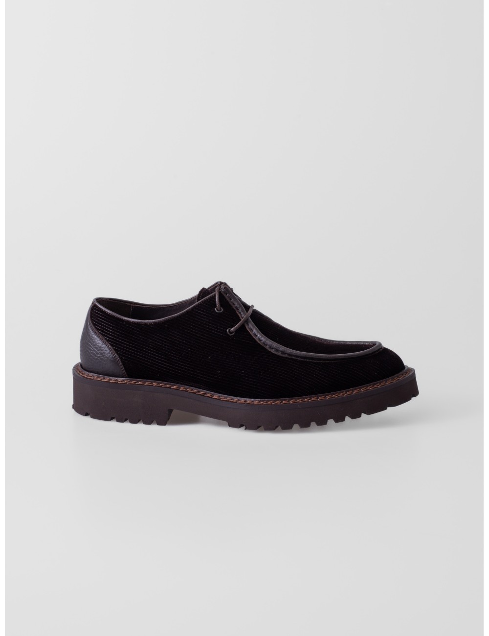 Zapato X2656 CALCE marrón oscuro con empeine acanalado y suela de tacos