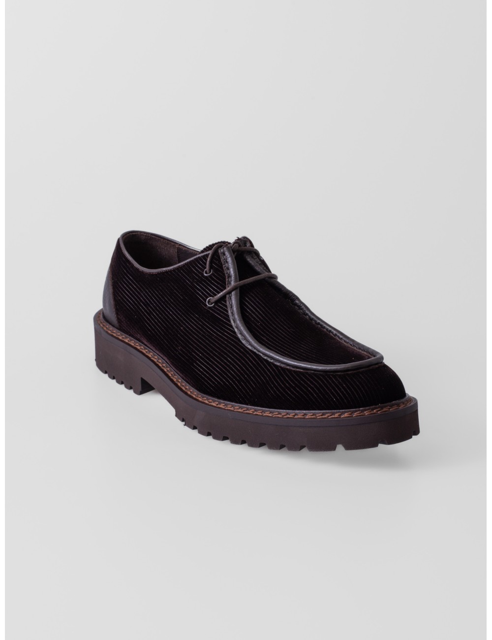 Zapato X2656 CALCE marrón oscuro con empeine acanalado y suela de tacos