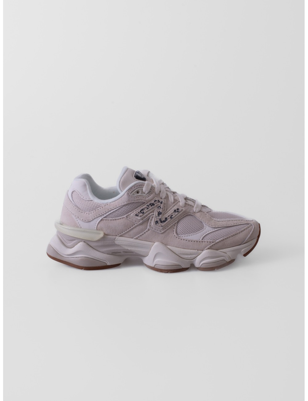 Sneakers 9060 New Balance en blanco roto y beige claro