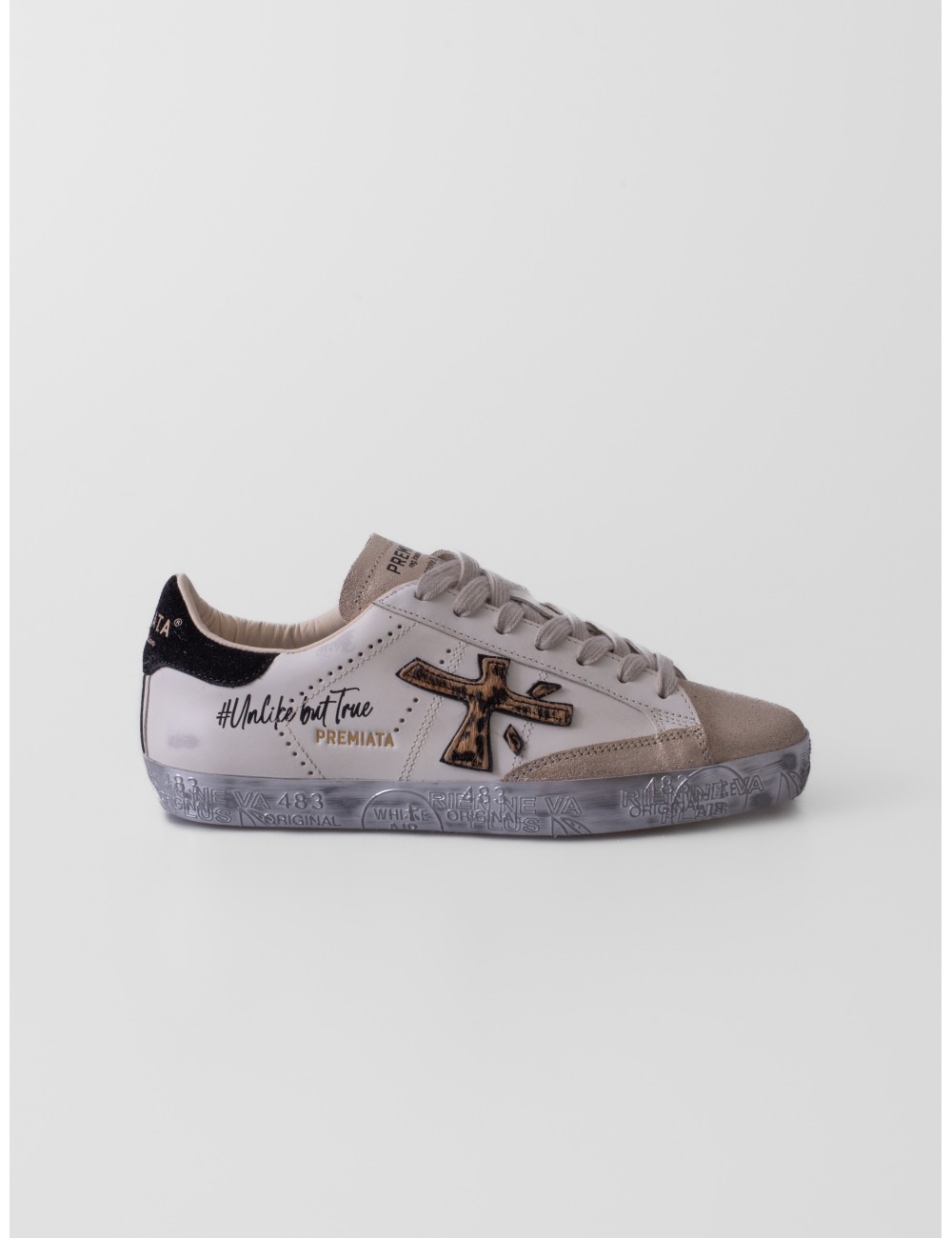 Sneakers Stevend 7605 de Premiata en blanco crema negro y dorado