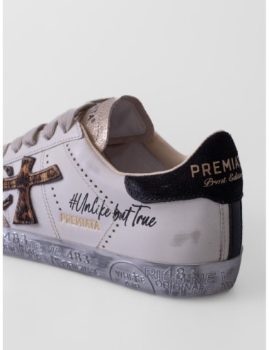 Sneakers Stevend 7605 de Premiata en blanco crema negro y dorado