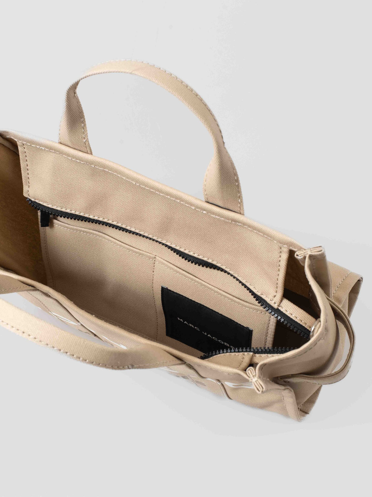THE MEDIUM TOTE