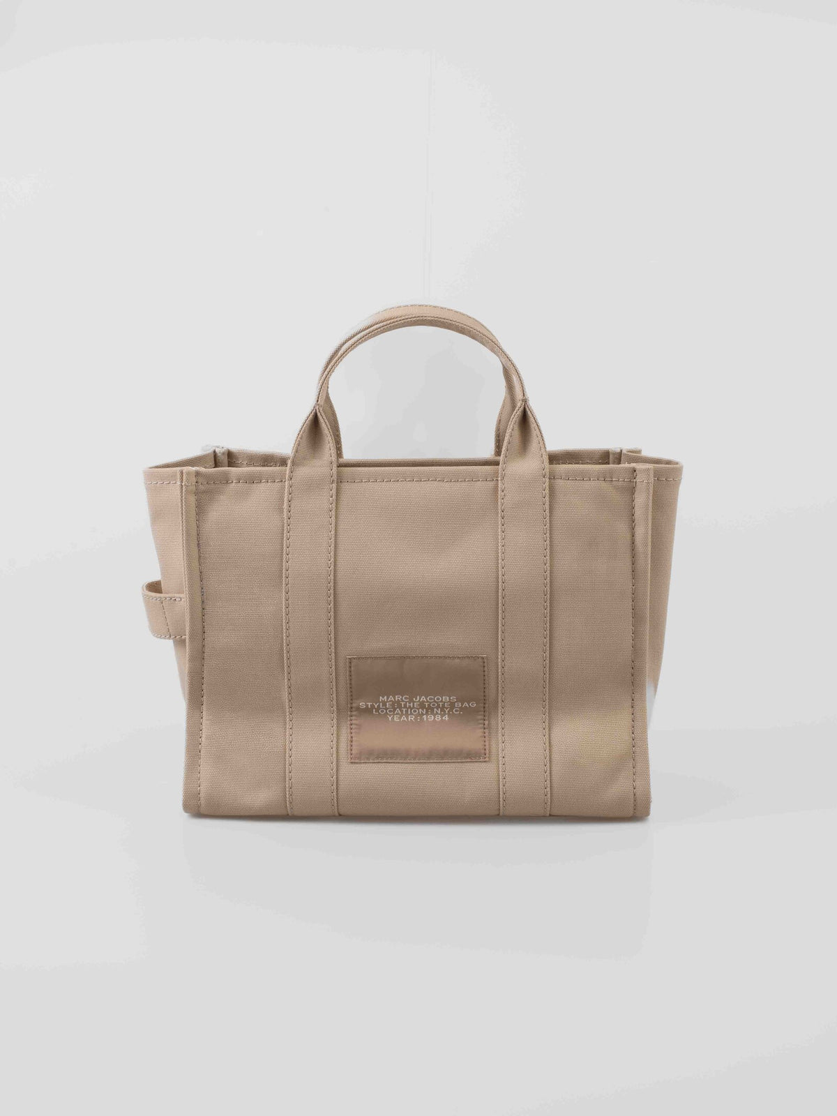 THE MEDIUM TOTE