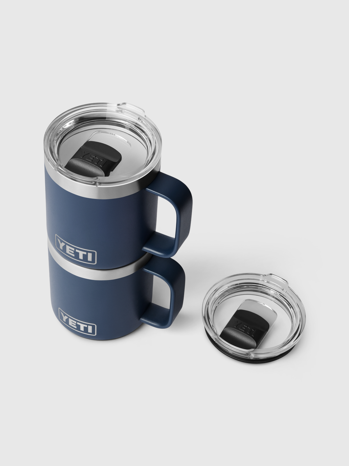 YETI Rambler 10 oz Stackable Mug Navy, demostració d'apilat i tapa MagSlider