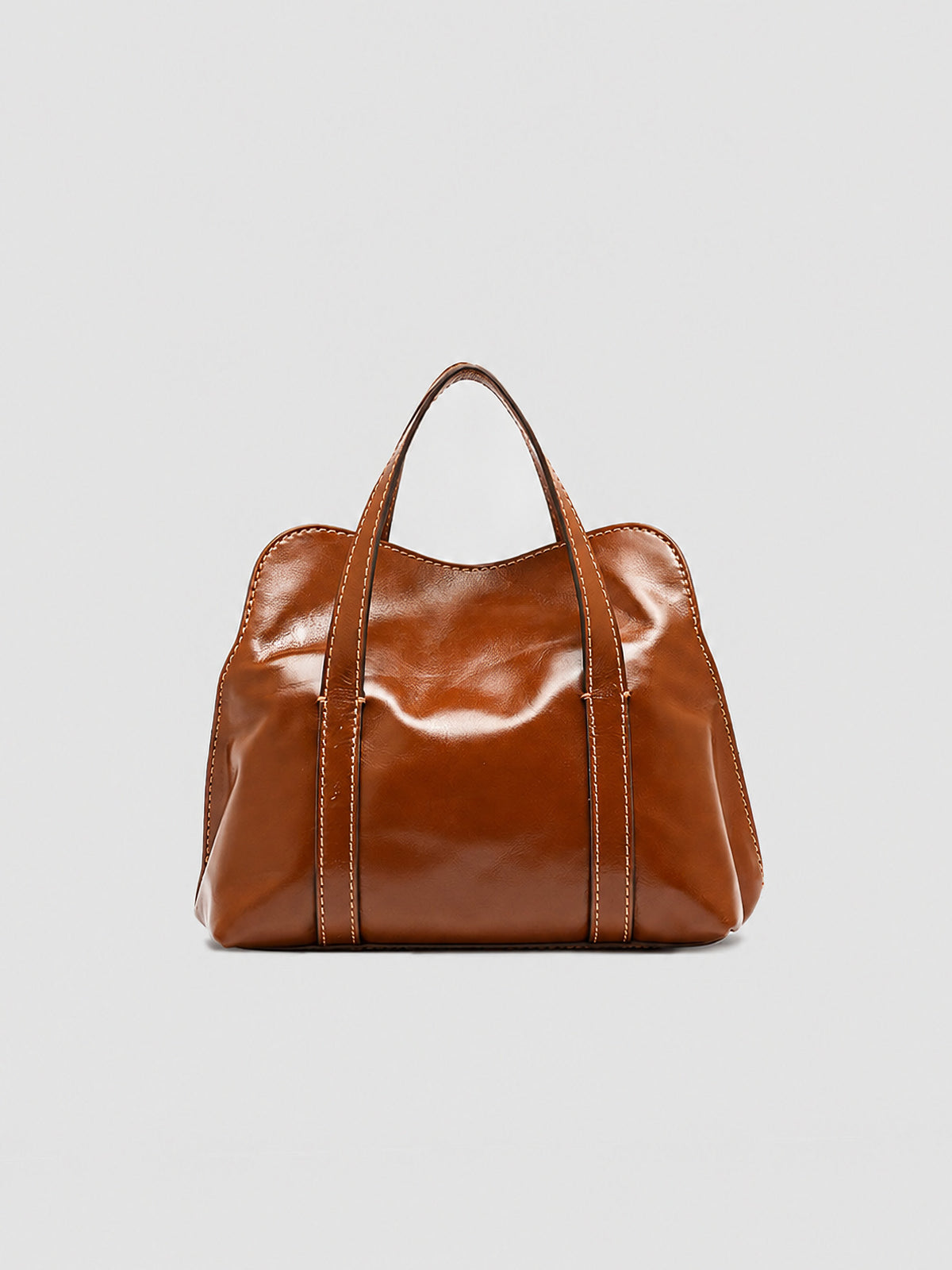 Bolso Marghe de Gianni Chiarini en color Noce de piel encerada con efecto envejecido y dos asas