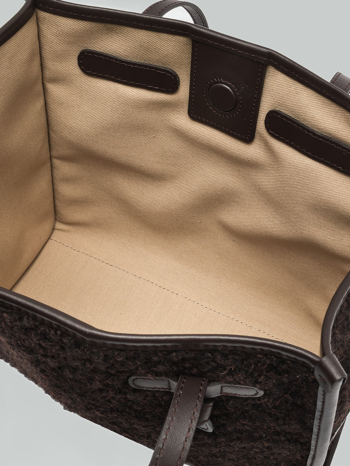 Bolso shopper Marcella de Gianni Chiarini en color Espresso con tejido bouclé y asas de piel