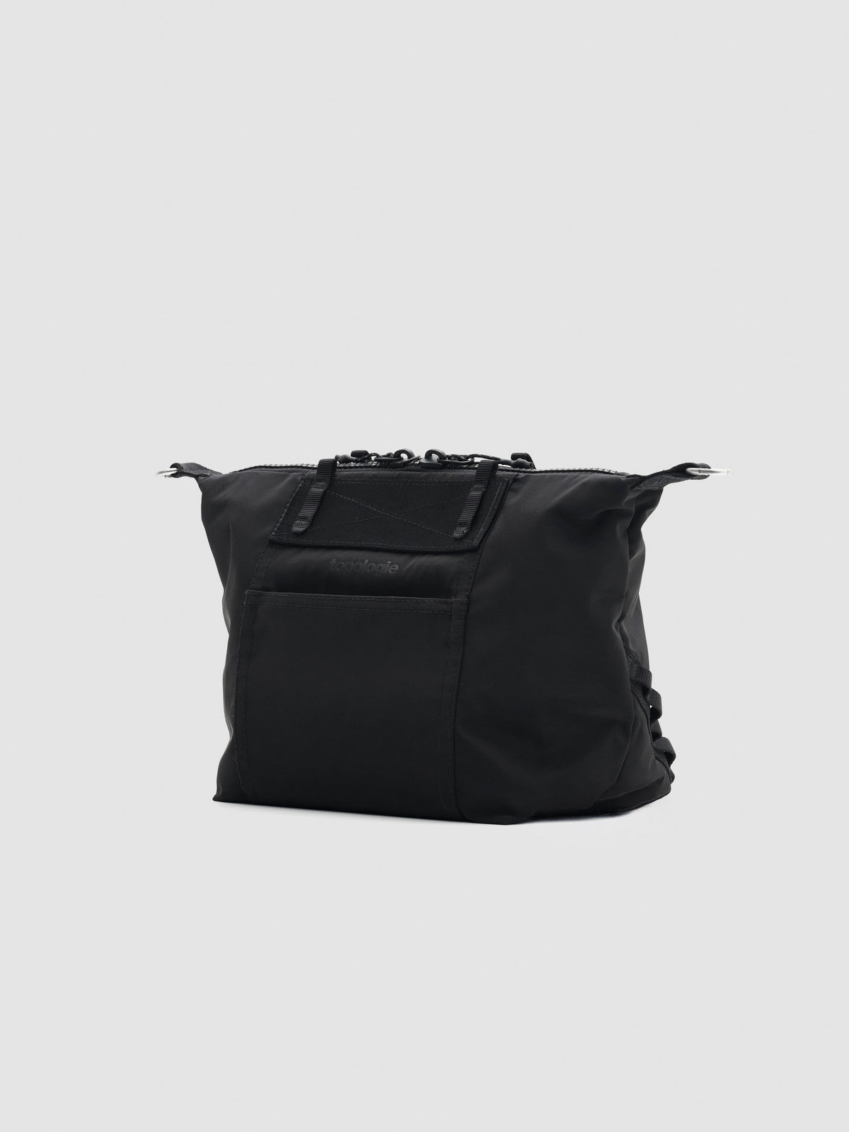 Bolso Topologie Explorer Tote Small en Black / Tech Sateen