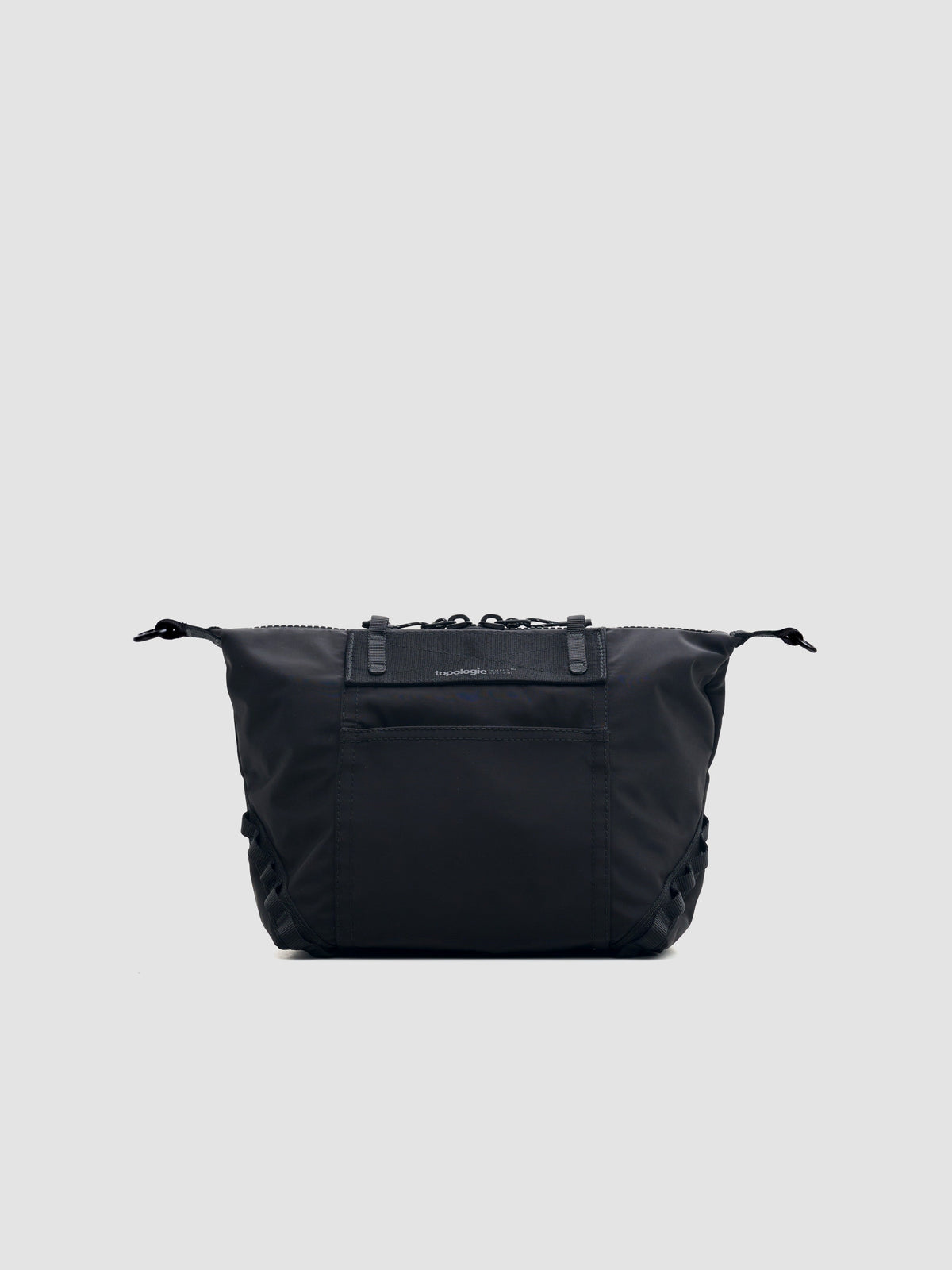Bolso Topologie Explorer Tote Small en Black / Tech Sateen