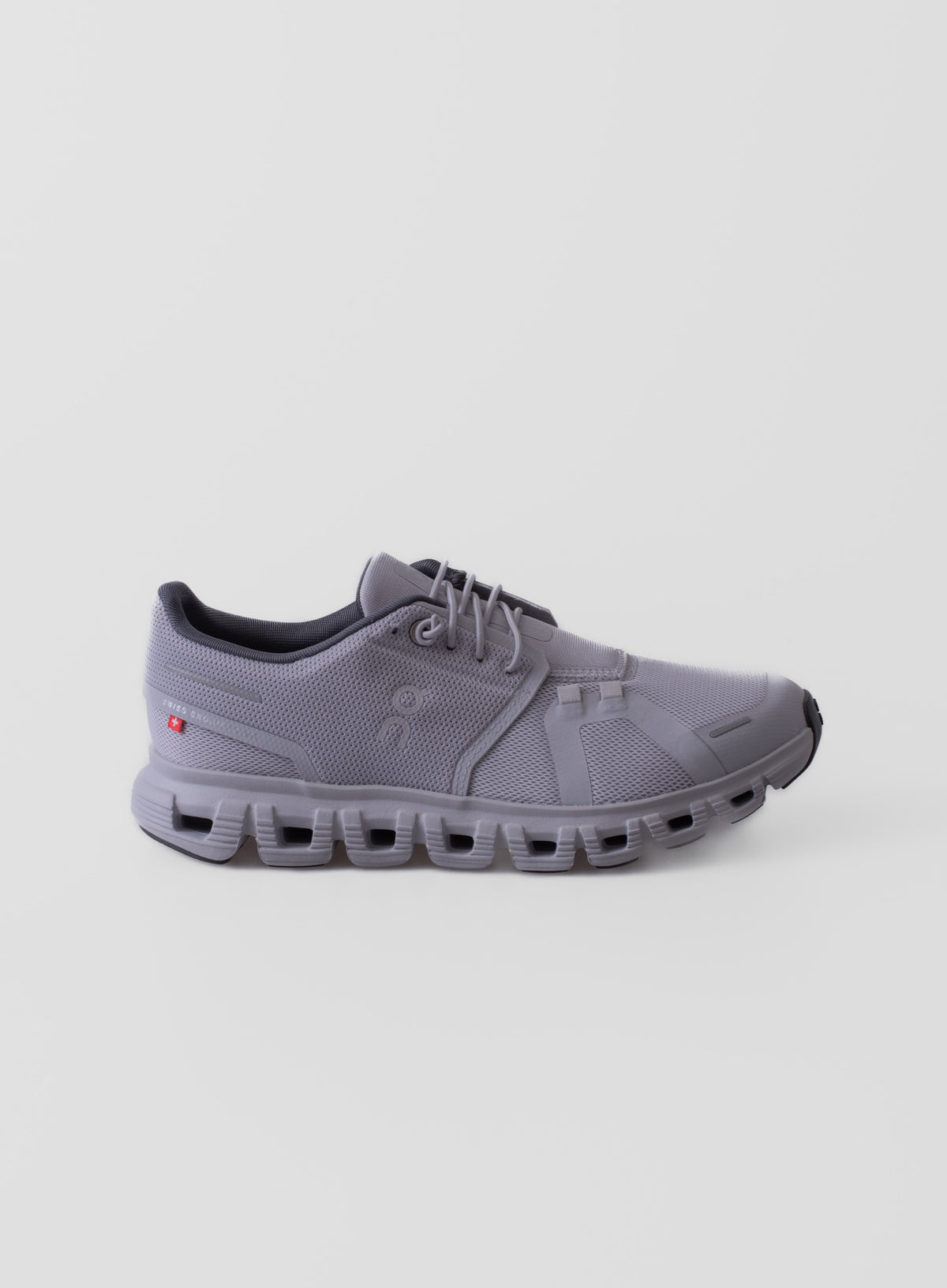Zapatillas On Cloud 6 en color GLACIER/ECLIPSE, con detalles de su diseño y construcción