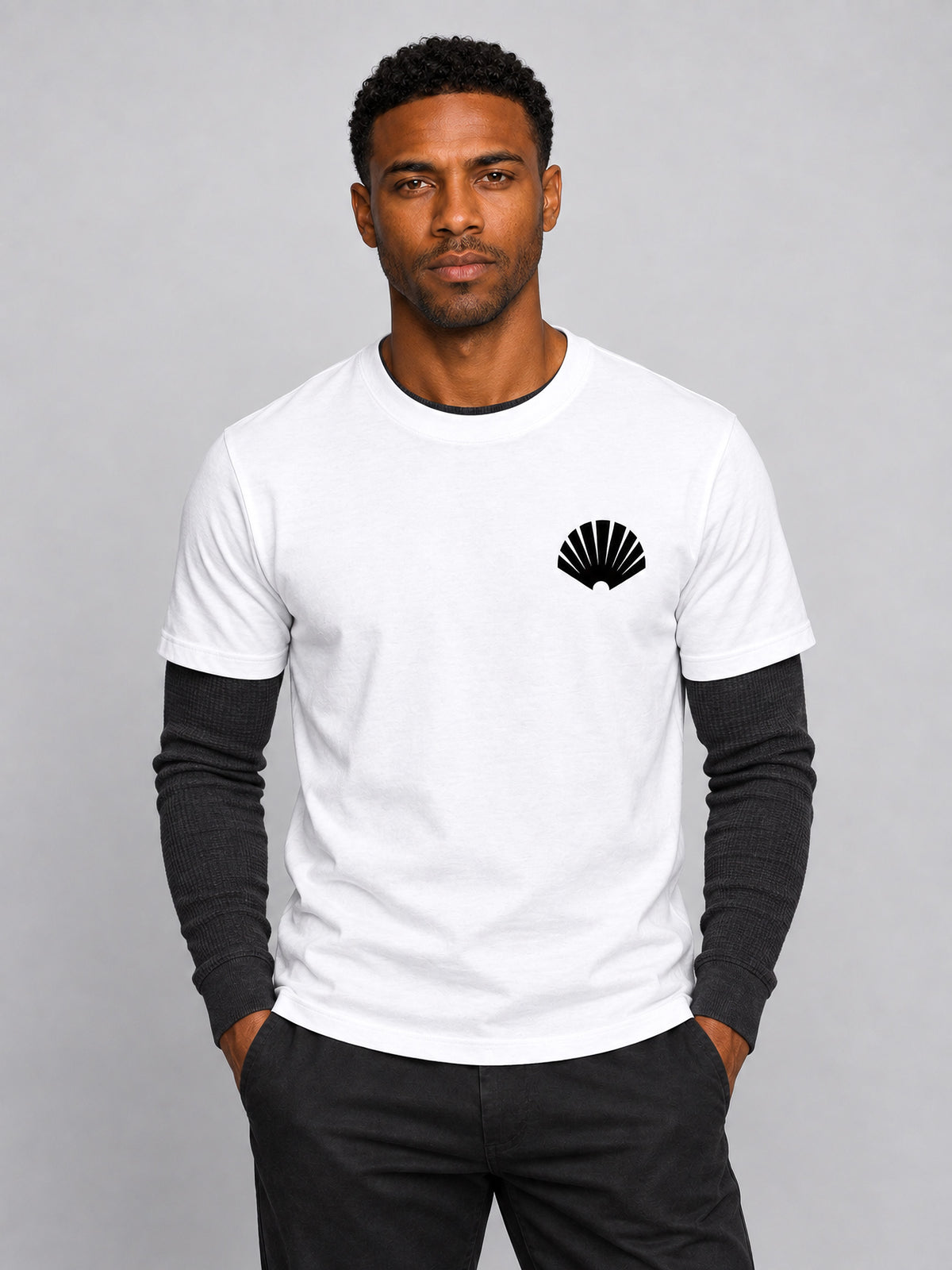 Camiseta Logo Tee de New Amsterdam Surf Association en White Black de algodón