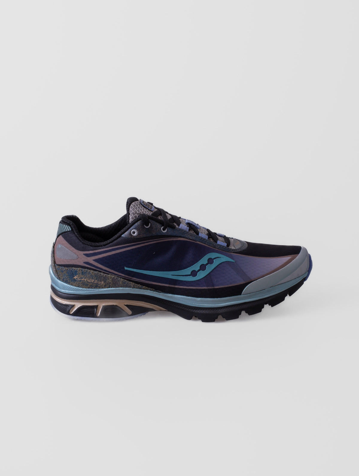 Zapatillas Saucony Daikanyama Kinvara 1 en color BLACK/AUREATE, con detalles de su diseño y construcción