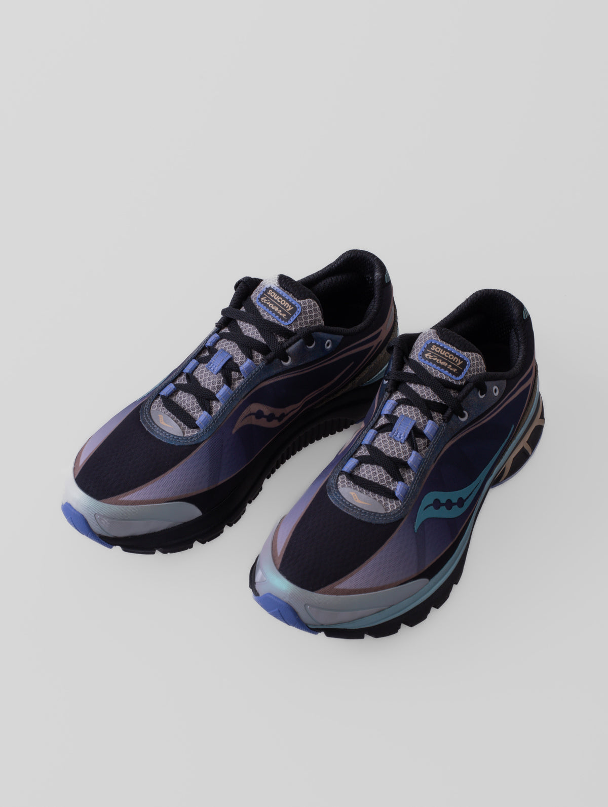 Zapatillas Saucony Daikanyama Kinvara 1 en color BLACK/AUREATE, con detalles de su diseño y construcción