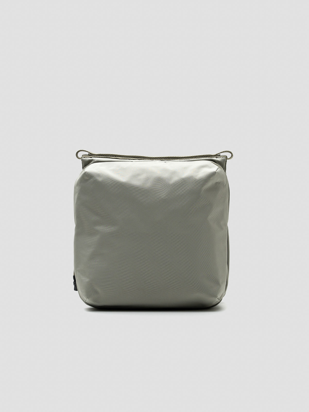 Bolso Topologie Cassette Sacoche Medium en Moss / Tech Sateen