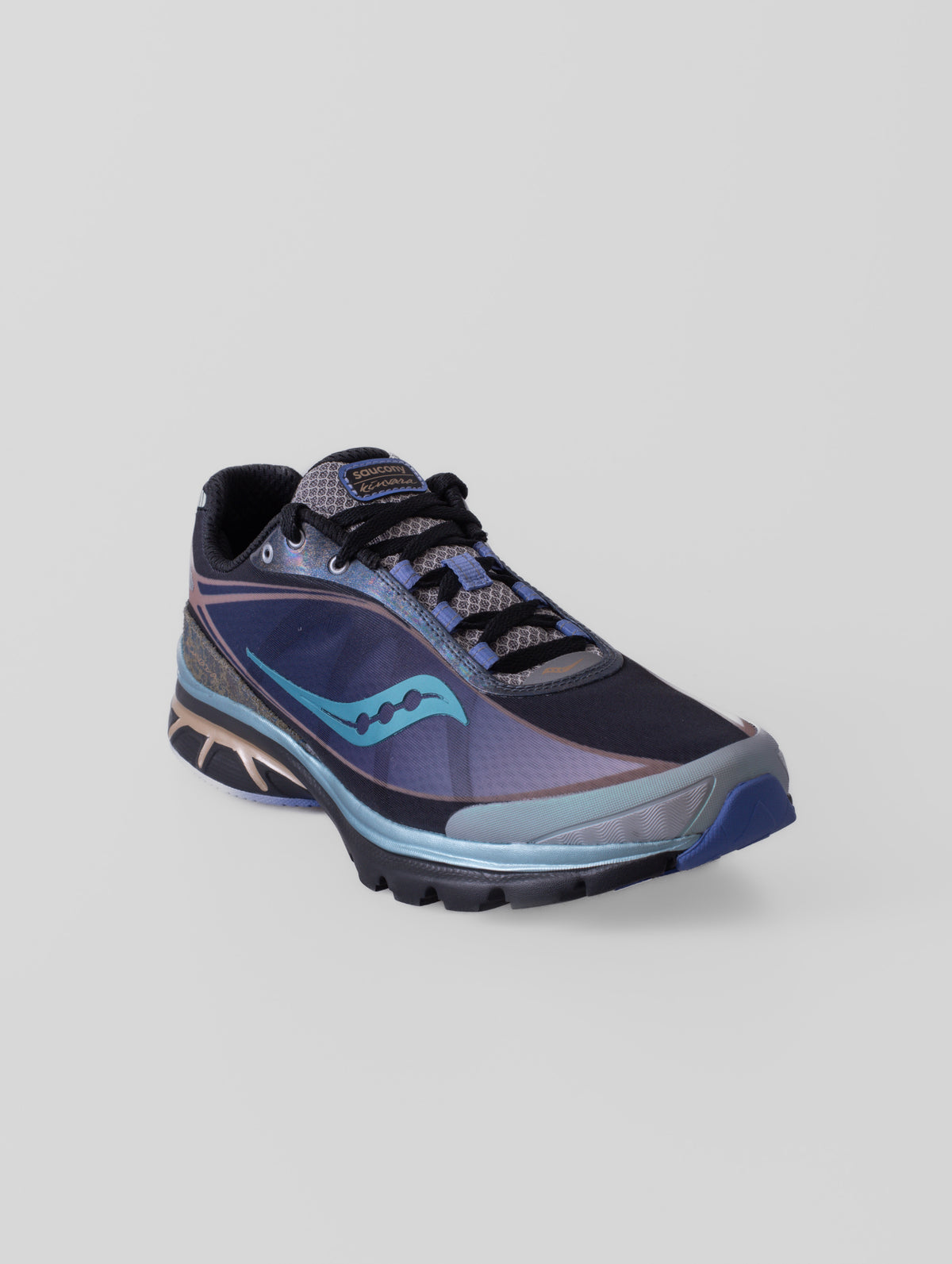 Zapatillas Saucony Daikanyama Kinvara 1 en color BLACK/AUREATE, con detalles de su diseño y construcción