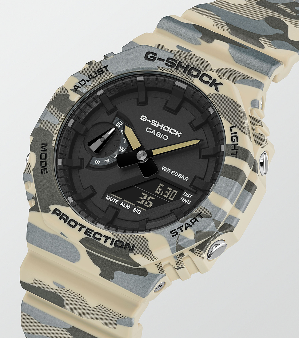 Reloj G-SHOCK analógico-digital de camuflaje beige, caja octogonal y correa de resina