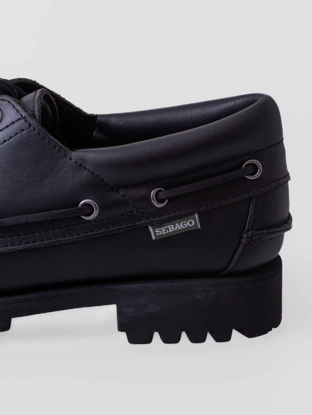 SEBAGO ACADIA WAXY, TOTAL BLACK, hombre: mocasín náutico