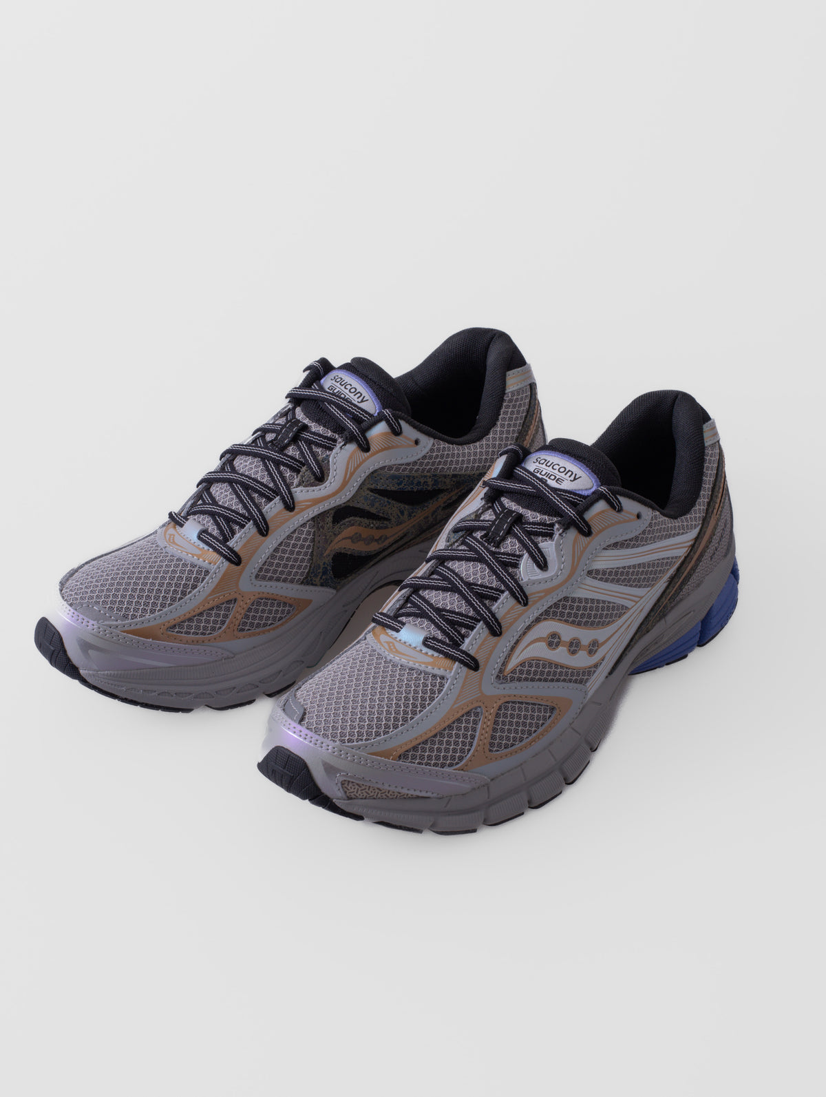 Zapatillas Saucony Daikanyama ProGrid Guide 7 en color OWL/AUREATE, con detalles de su diseño y construcción