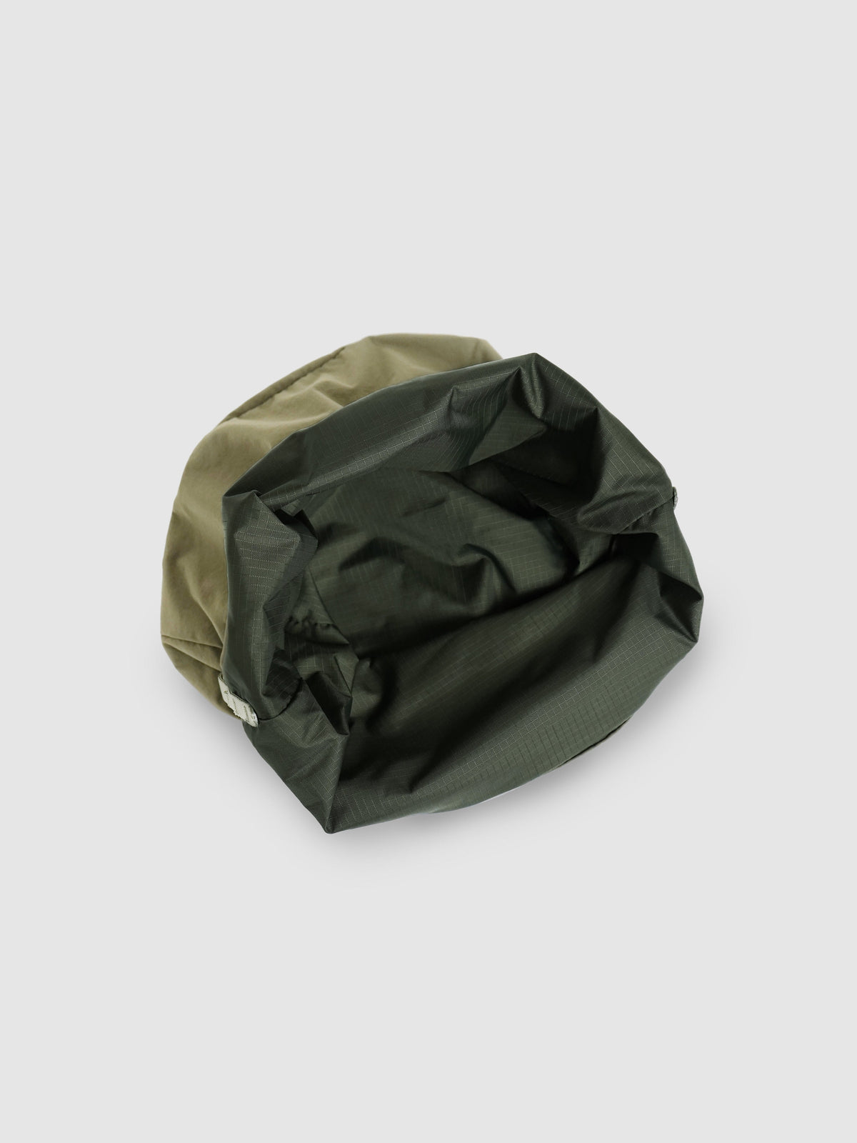 Bolso Topologie Reversible Bucket en Moss / Papery