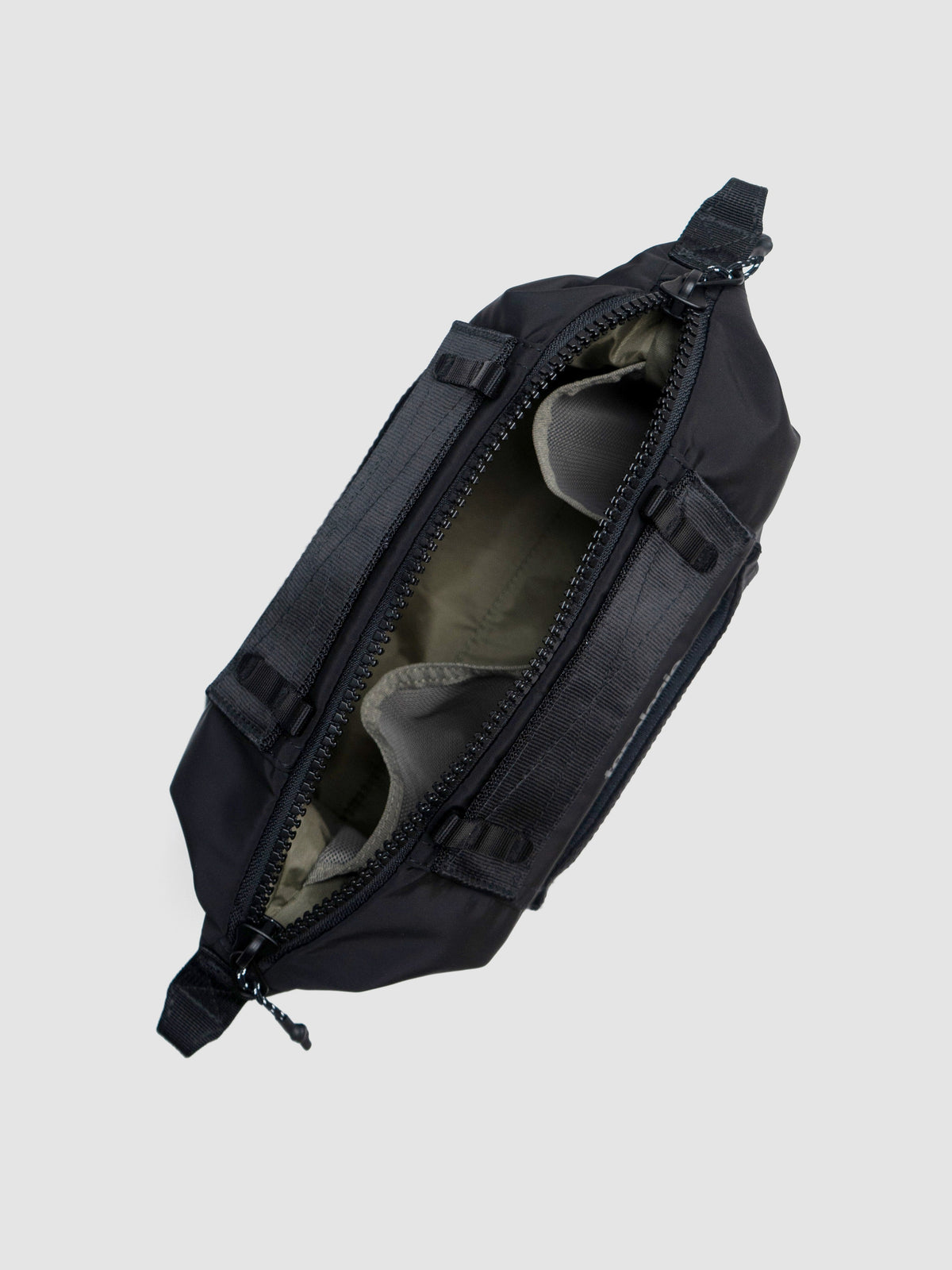 Bolso Topologie Explorer Tote Small en Black / Tech Sateen