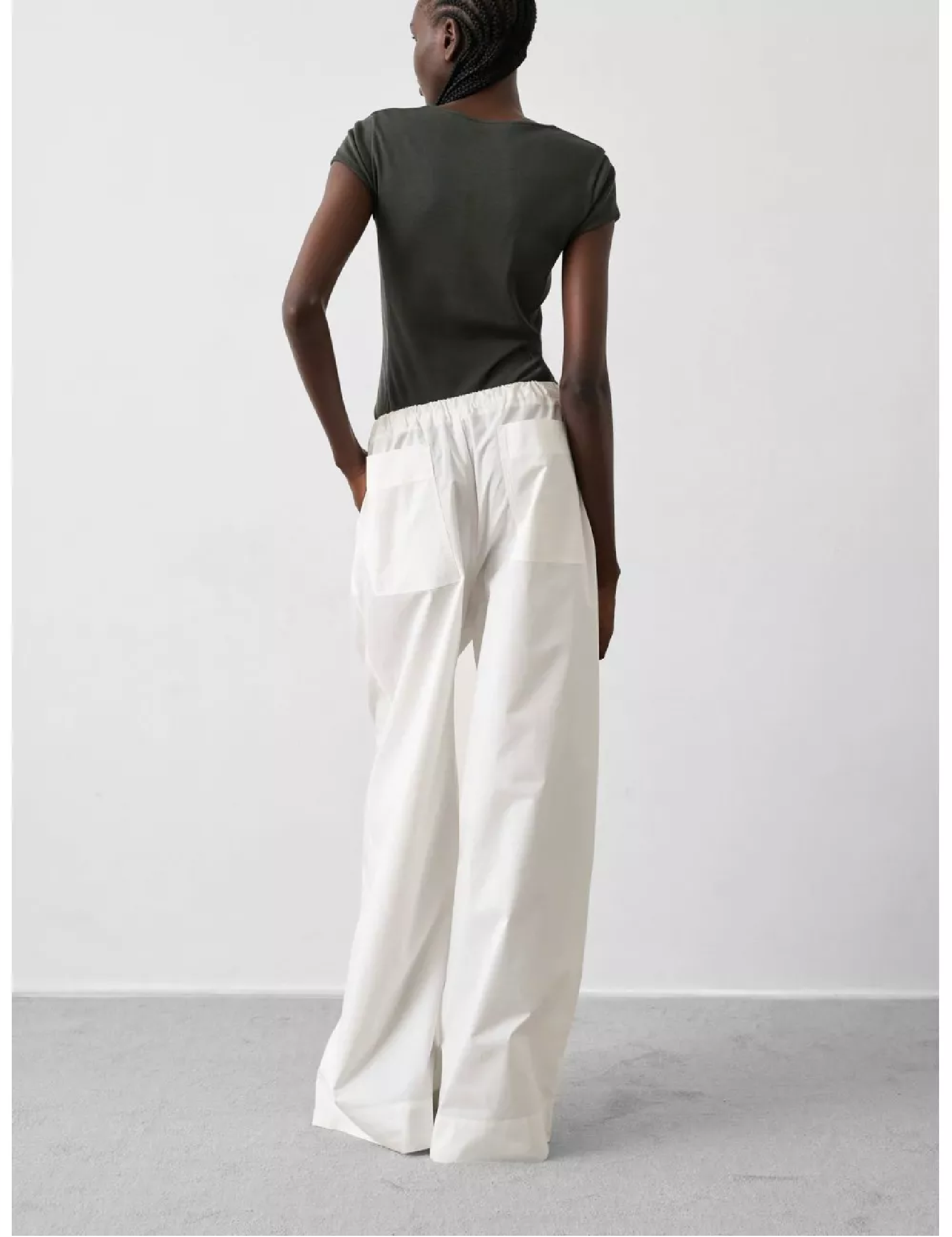 Pantalón Hugues Soeur de estilo sastre en color oscuro para mujer