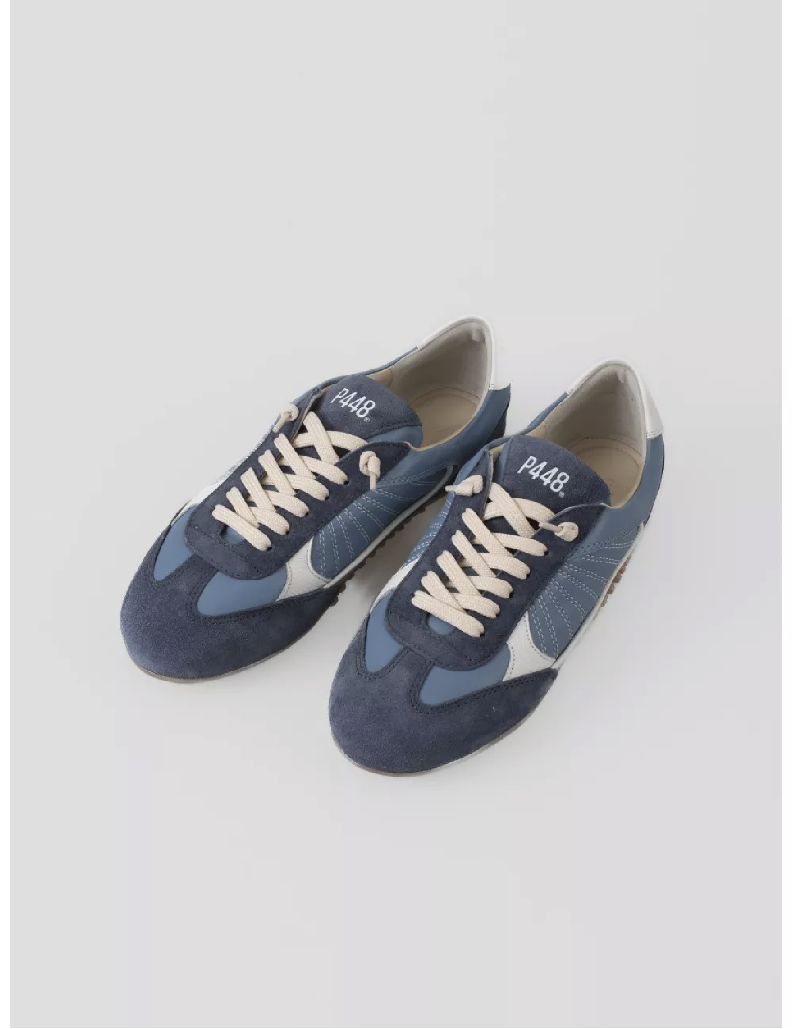 Zapatillas P448 Lisbon de diseño contemporáneo y suela plana para mujer