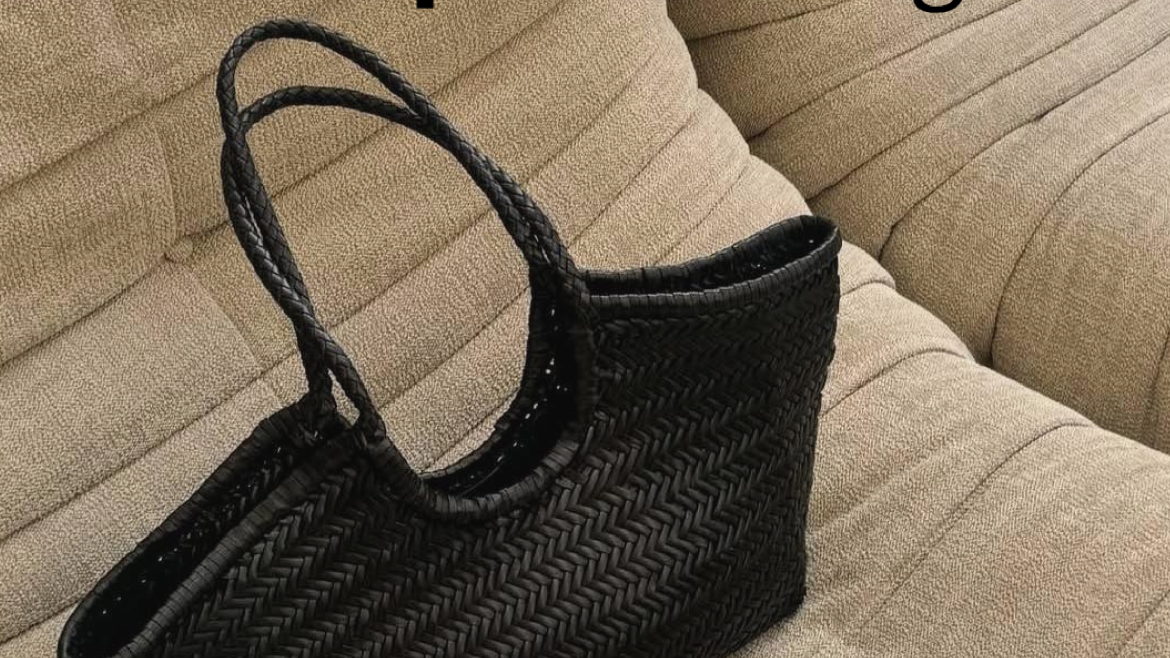 Cómo llevar un bolso icónico en tu día a día